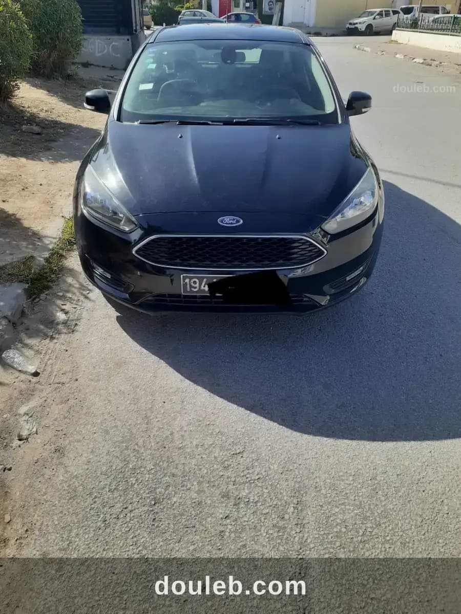 Ford focus 2017 en très bon état - Miniature 4