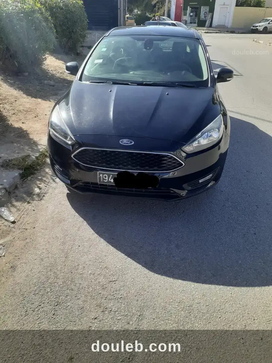 Ford focus 2017 en très bon état - Miniature 5