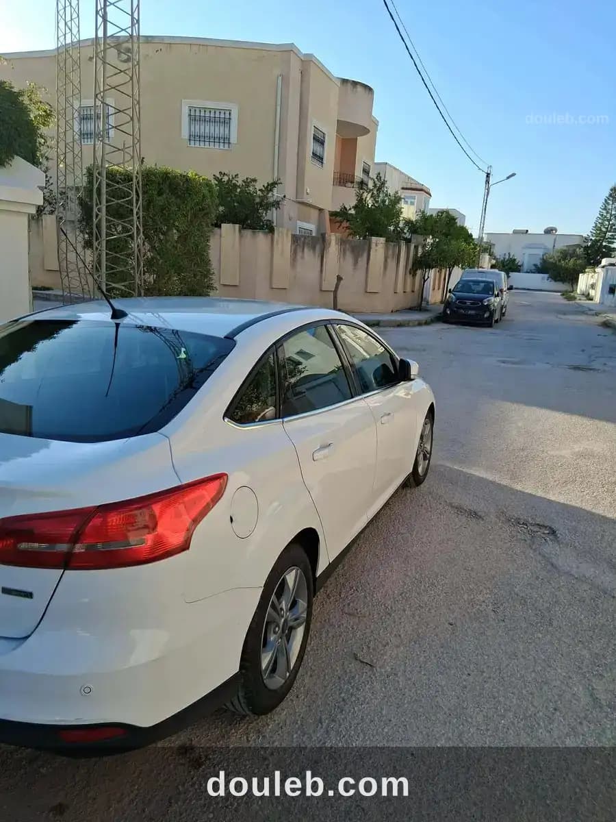 Bonne occasion ford focus 6 cv essence - Miniature 3