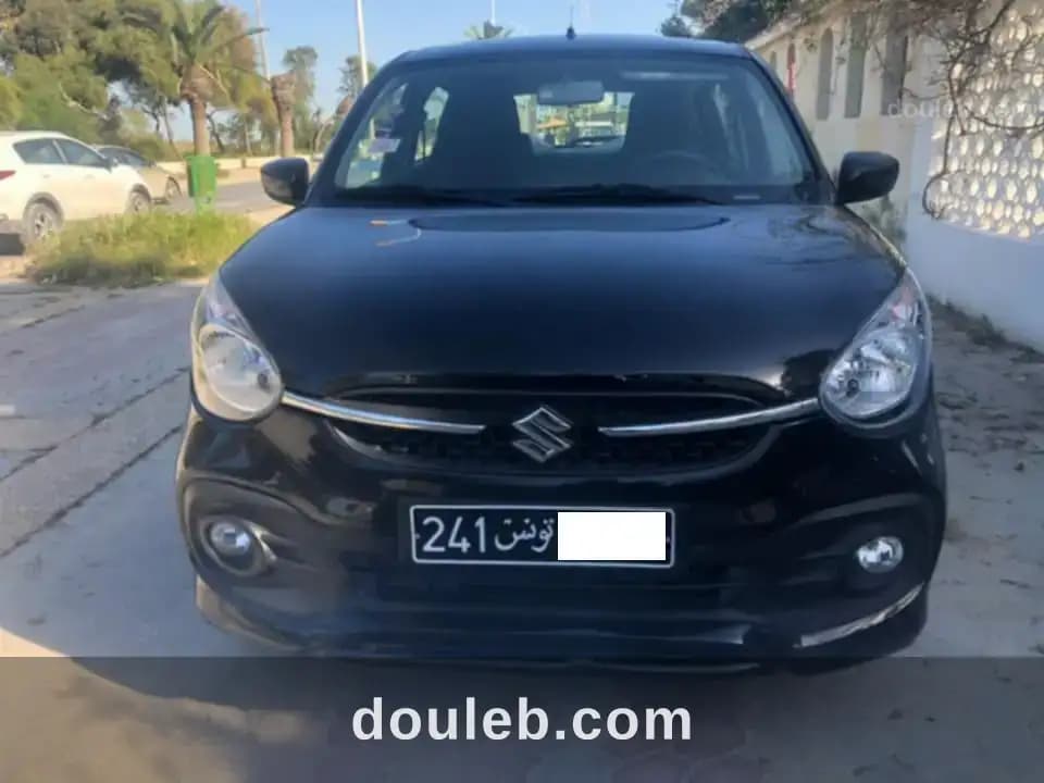 Une femme vend sa voiture suzuki celerio - Photo 1