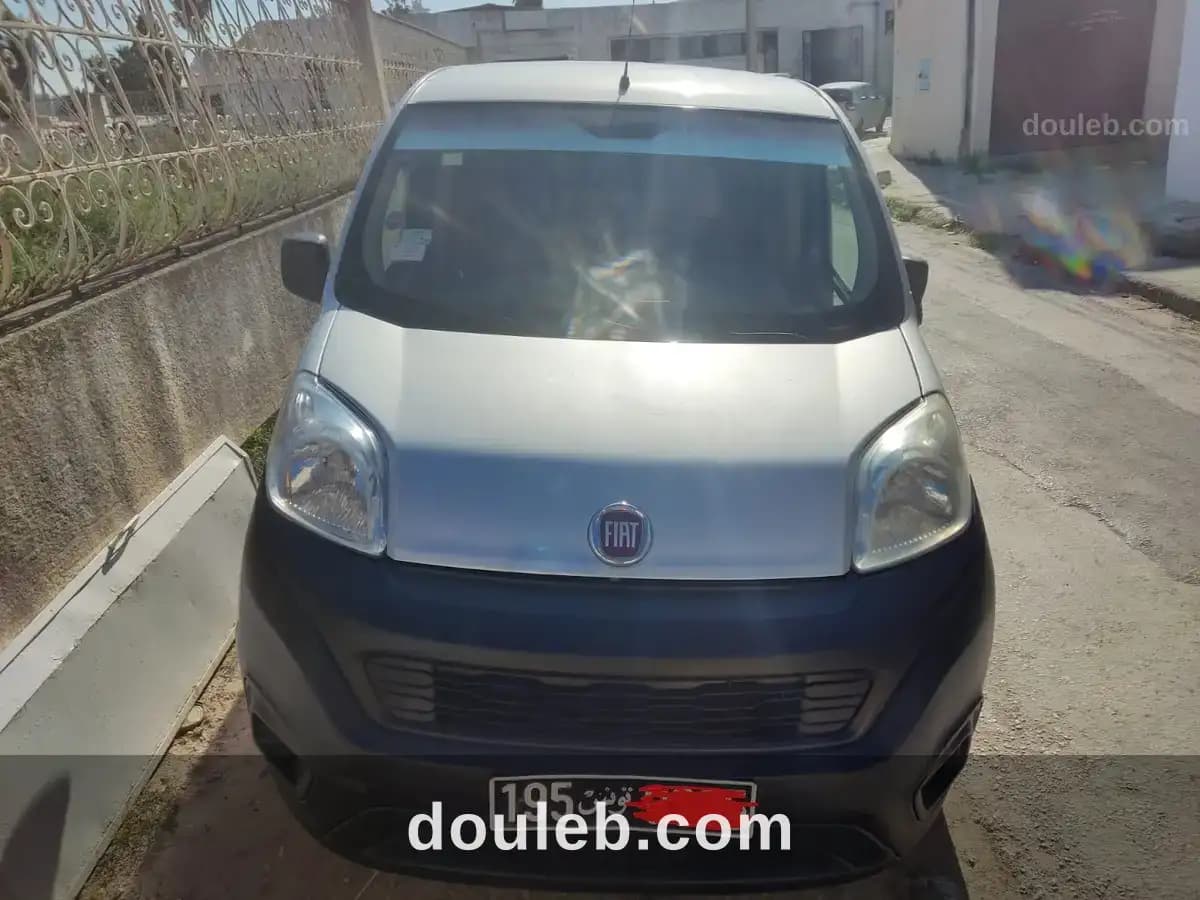 Voiture commercial - Photo 1