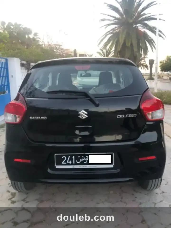 Une femme vend sa voiture suzuki celerio - Miniature 4