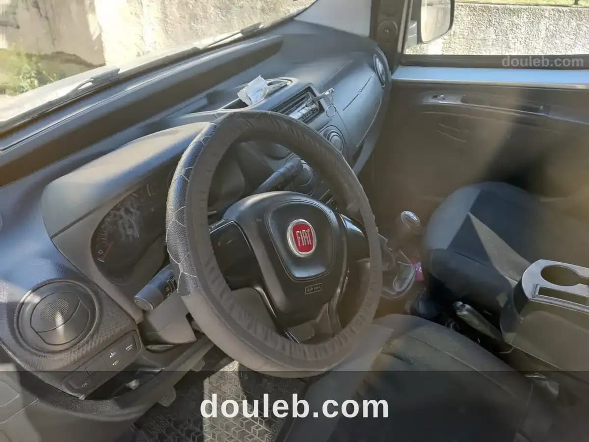 Voiture commercial - Miniature 3