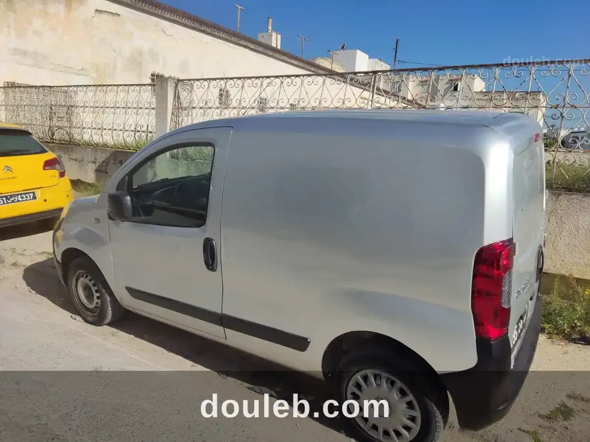 Voiture commercial - Miniature 5