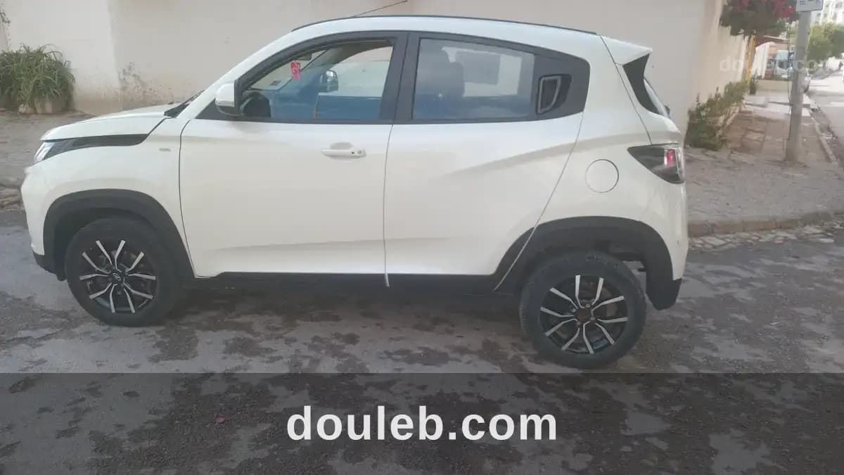 Mahindra kuv 100 à Tunis
