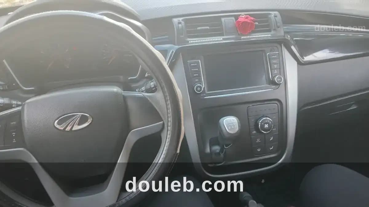 Mahindra kuv 100 - Miniature 4