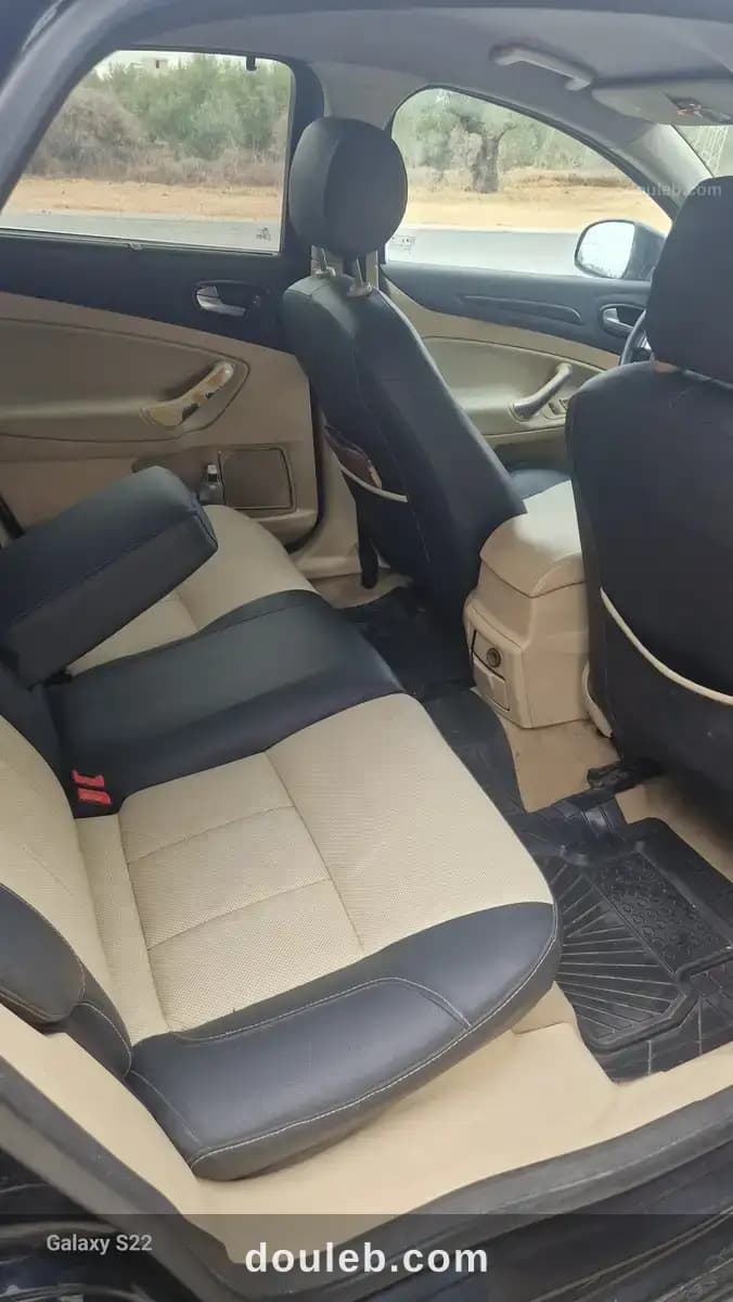 Ford mondeo ghia - Miniature 4