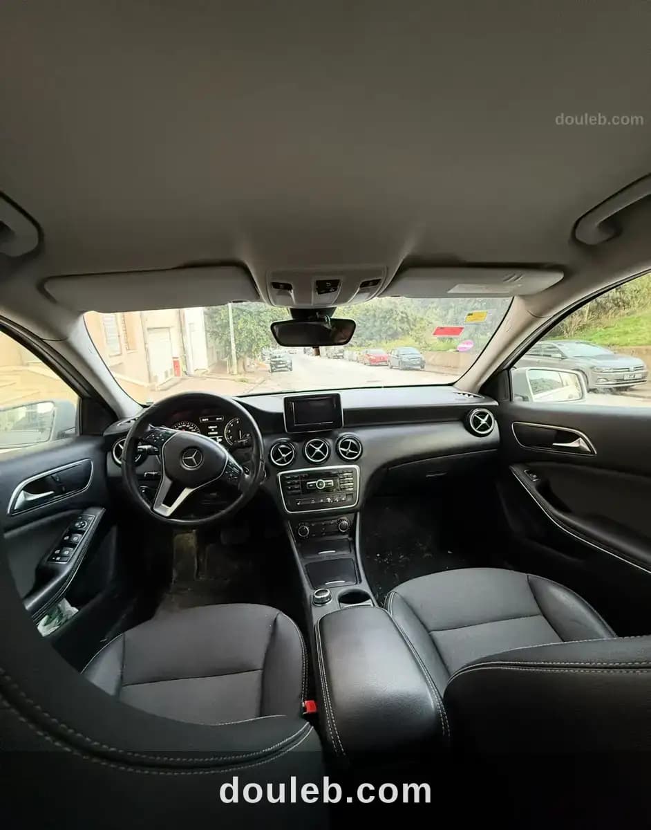 Mercedes a180 - Miniature 5