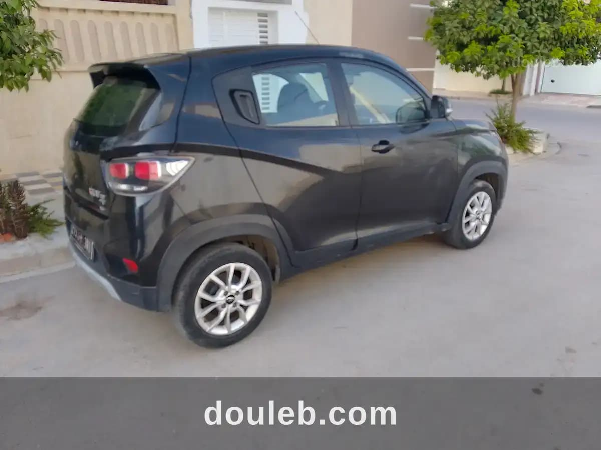 Mahindra kuv100 1ère main - Miniature 2