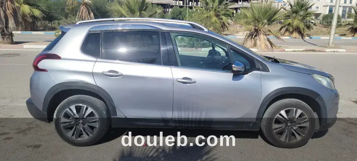 Peugeot 2008 5cv - Miniature 2