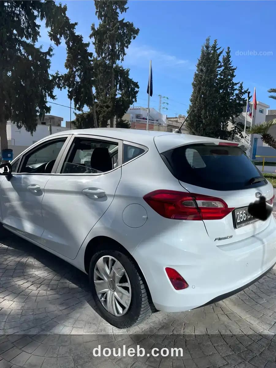 Ford fiesta - Miniature 3