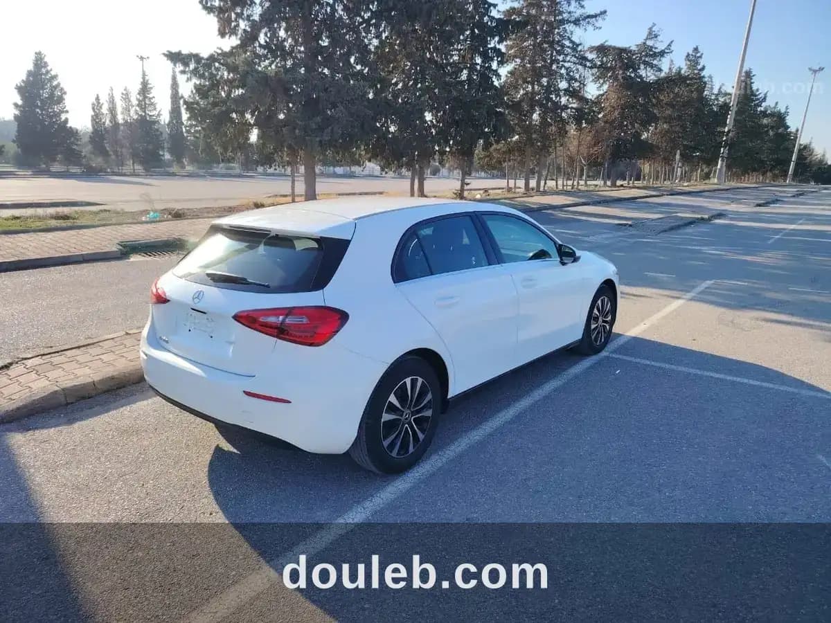 Mercedes a180 - Miniature 3