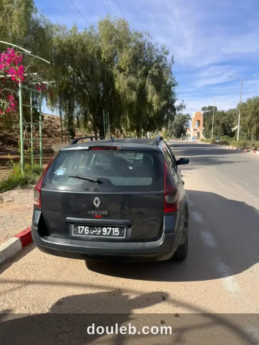 Renault megane à saisir - Miniature 3