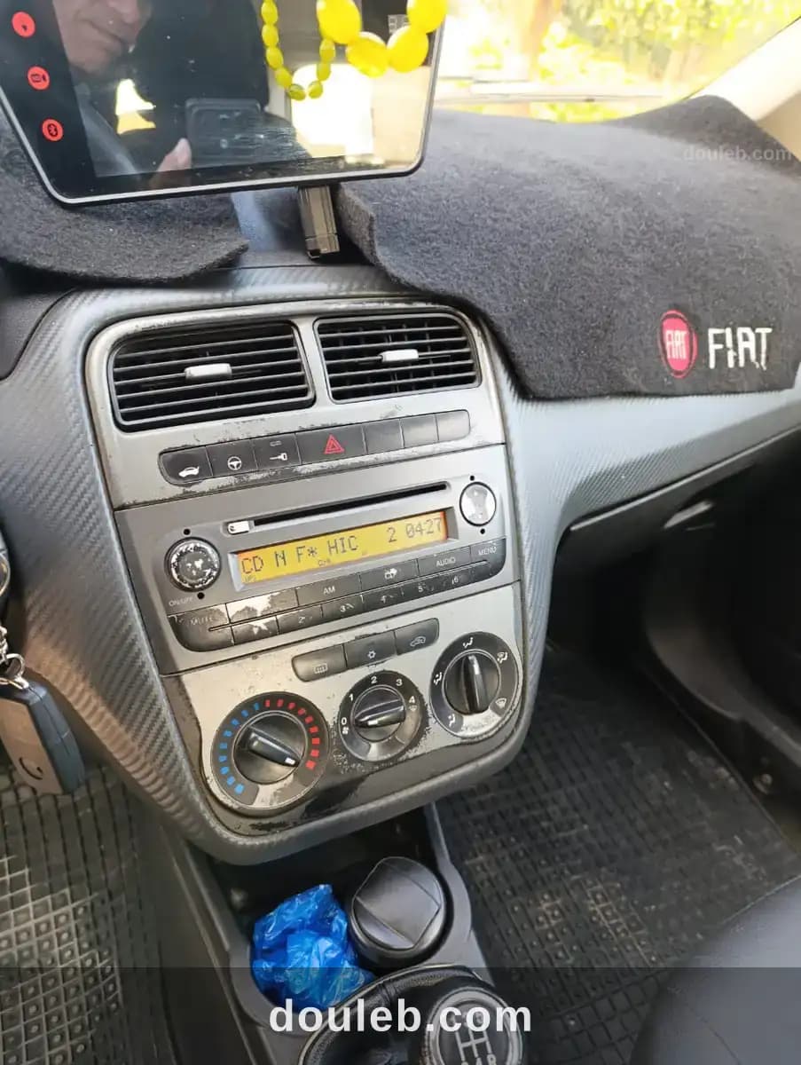 Voiture grandi punto - Photo 1