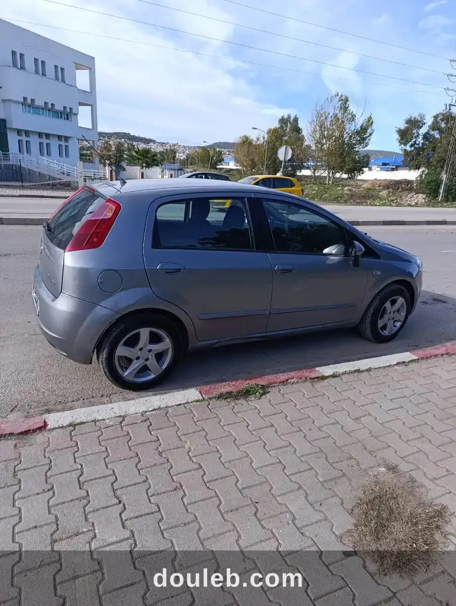 Voiture grandi punto - Miniature 2