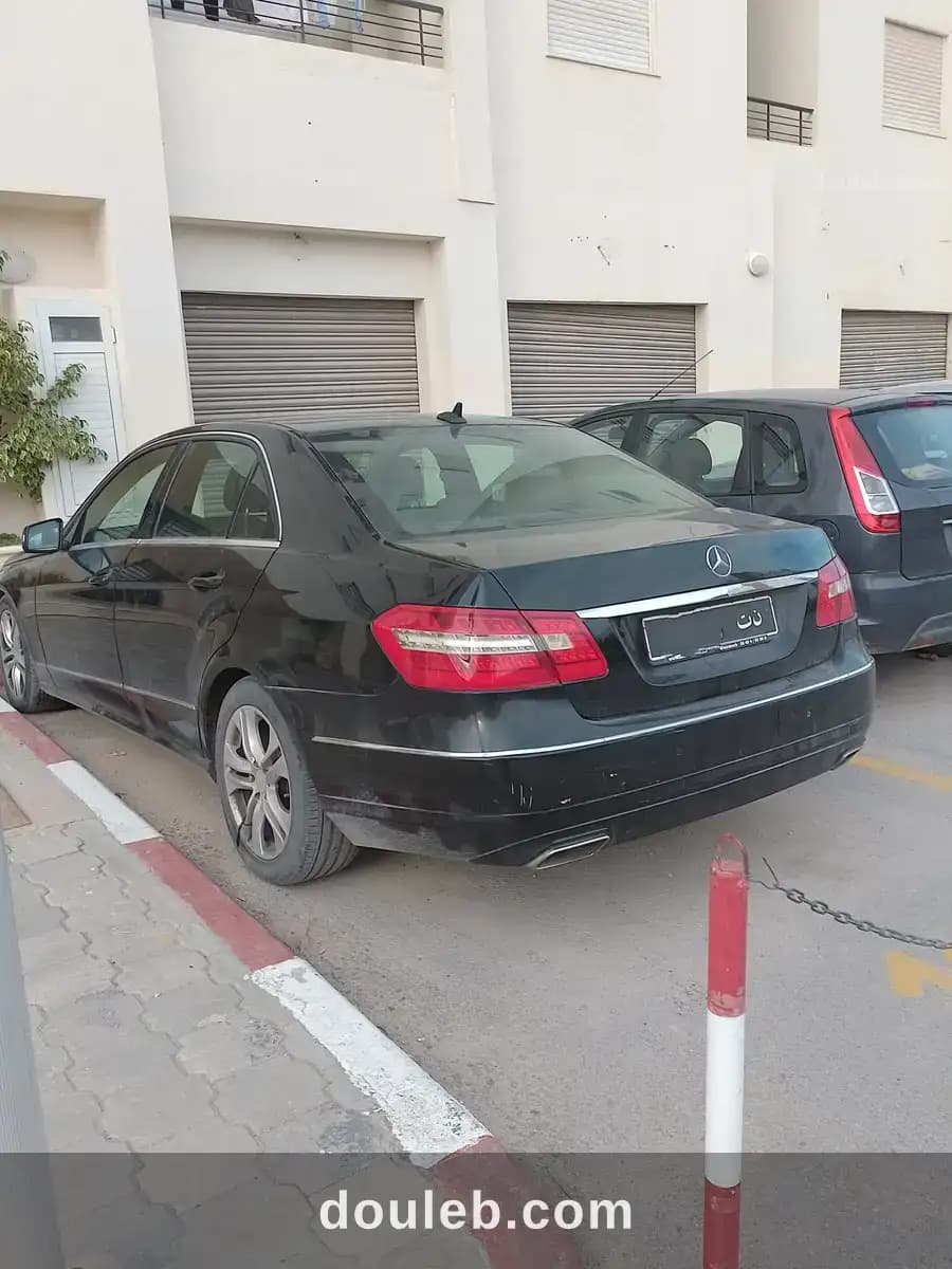 Mercedes e 200 en bonne état - Miniature 3