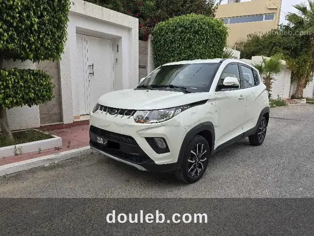 Voiture mahindra - Photo 1