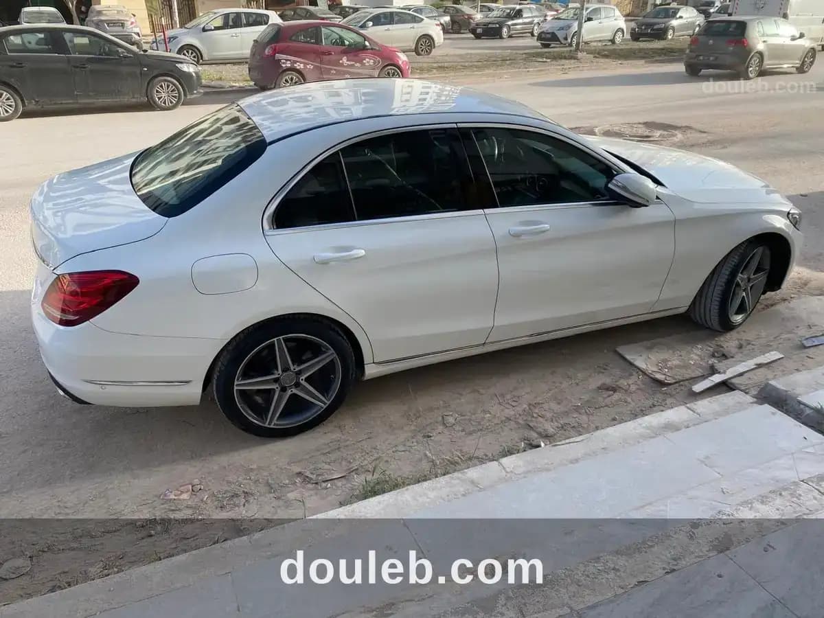 Mercedes c180 w205 - Miniature 5