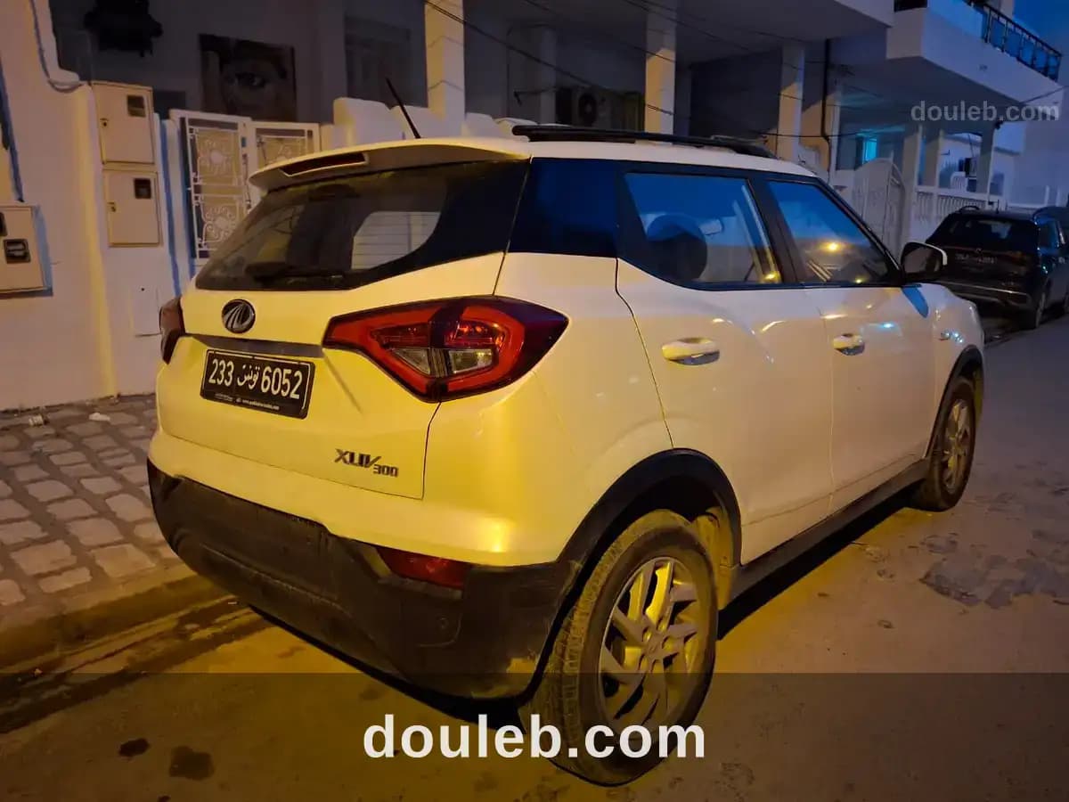 Mahindra xuv 300 w6 - Miniature 2