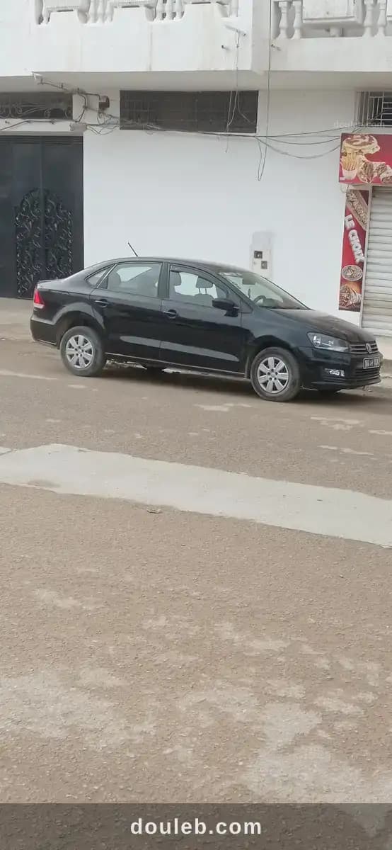 Voiture polo sedan - Miniature 3