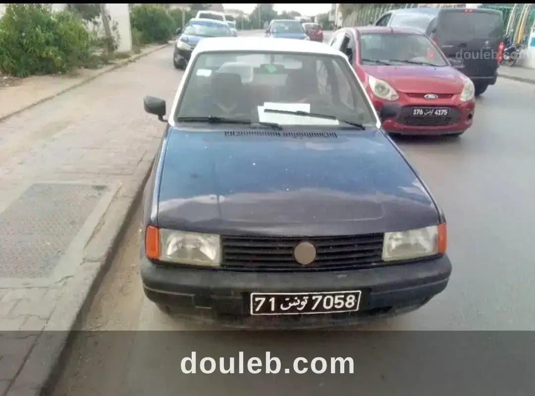 Voiture polo bon état - Miniature 2