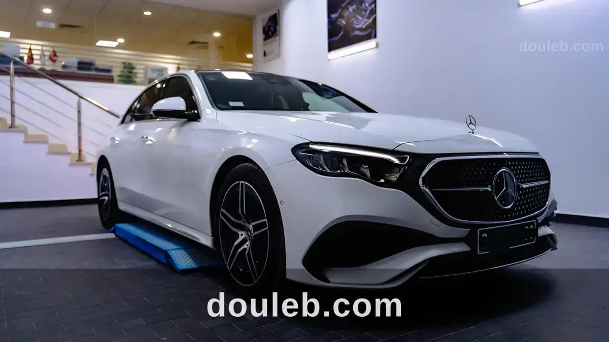 Mercedes benz amg e200 - Miniature 3