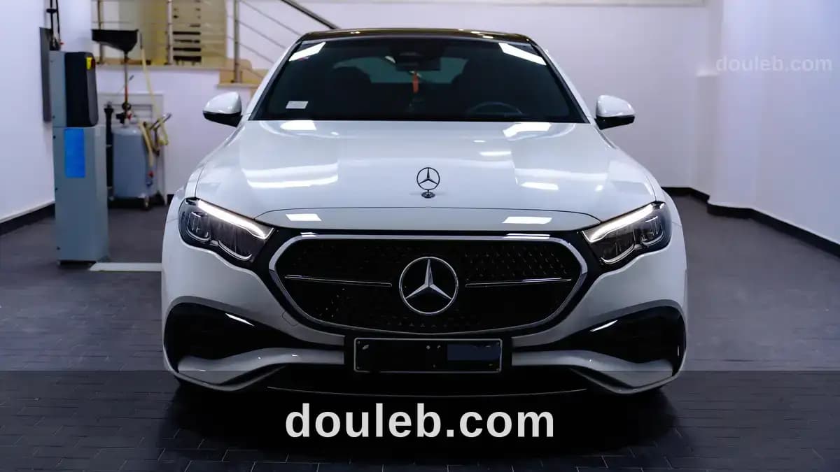 Mercedes benz amg e200 - Miniature 4