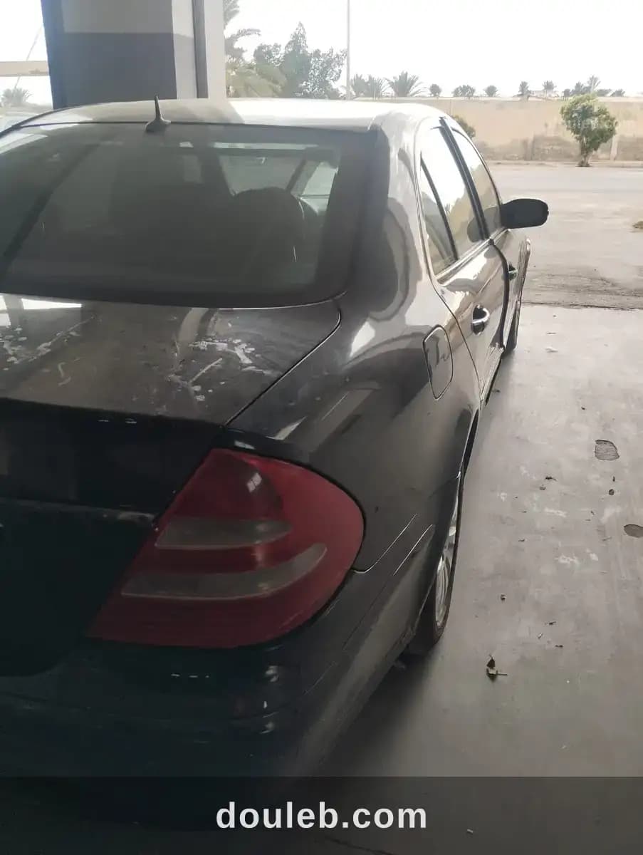 Mercedes e220 - Miniature 3