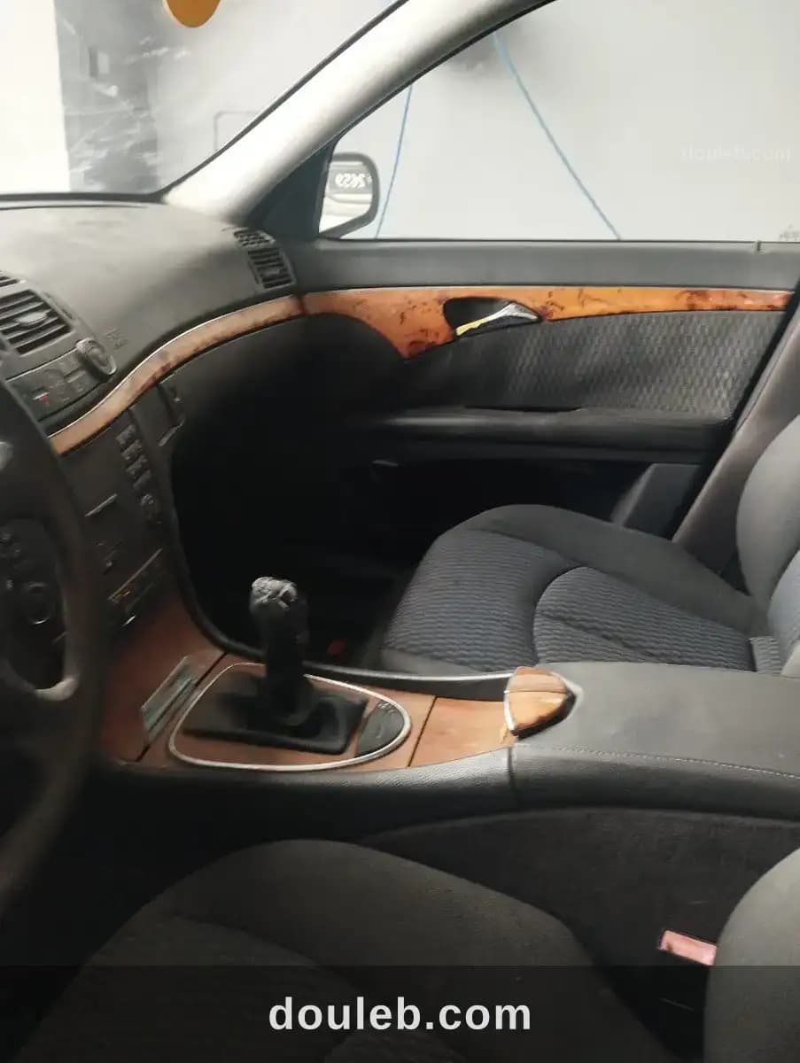 Mercedes e220 - Miniature 4