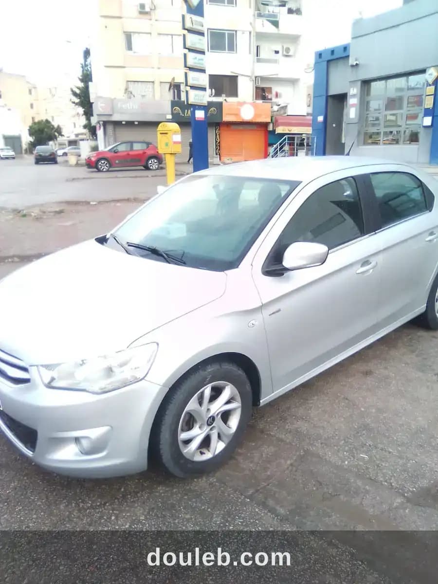 Voiture excellent - Miniature 4