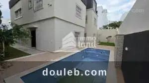 Une villa avec piscine aux jardins - Photo 1
