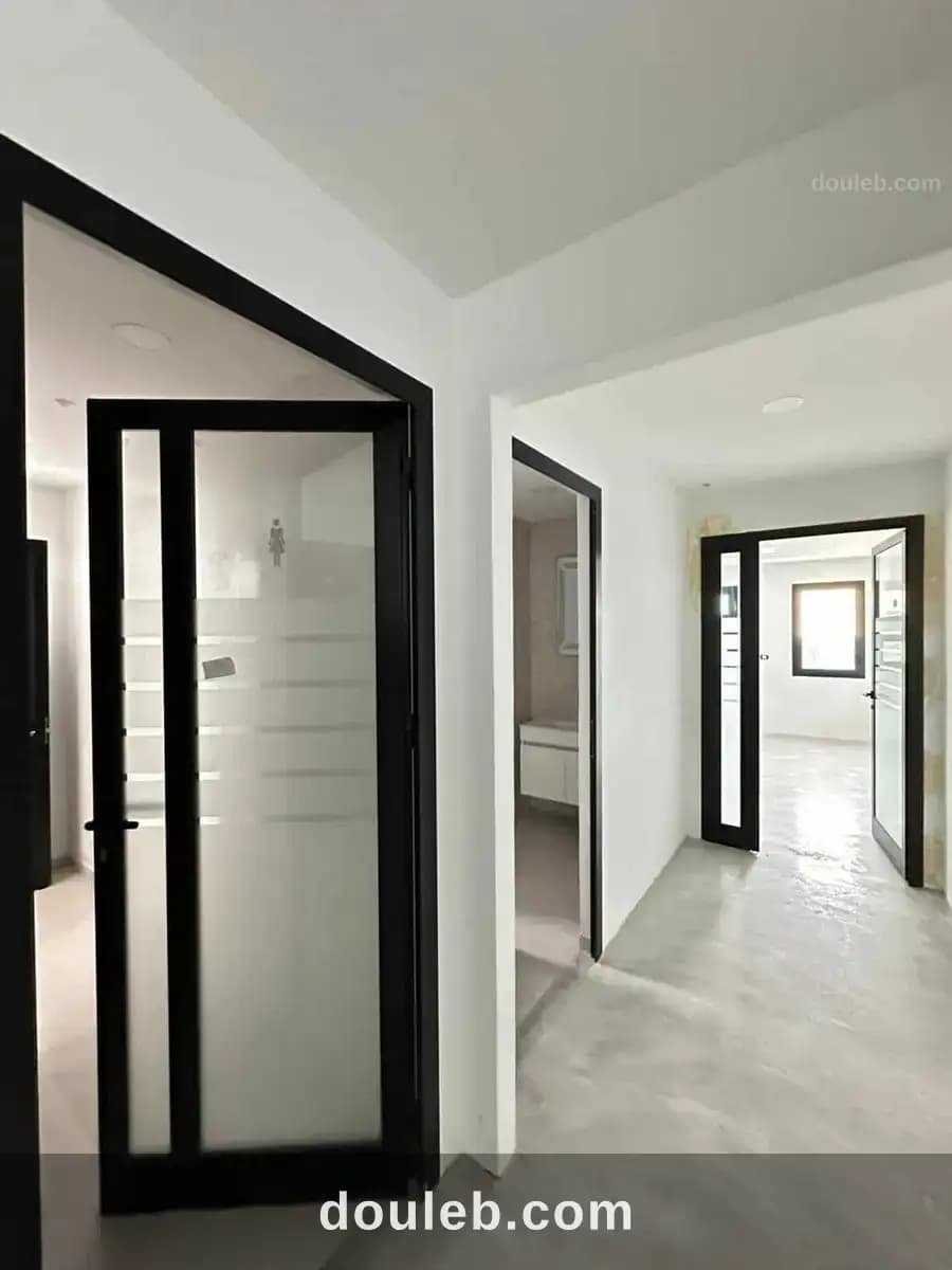 Showroom double hauteur 200 m au lac 3 - Miniature 2