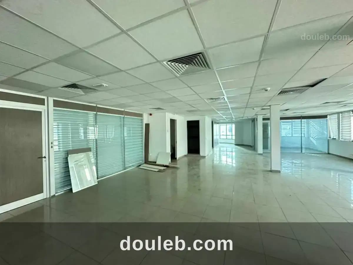 Open space avc des bureaux sup 700m lac 1 - Miniature 3
