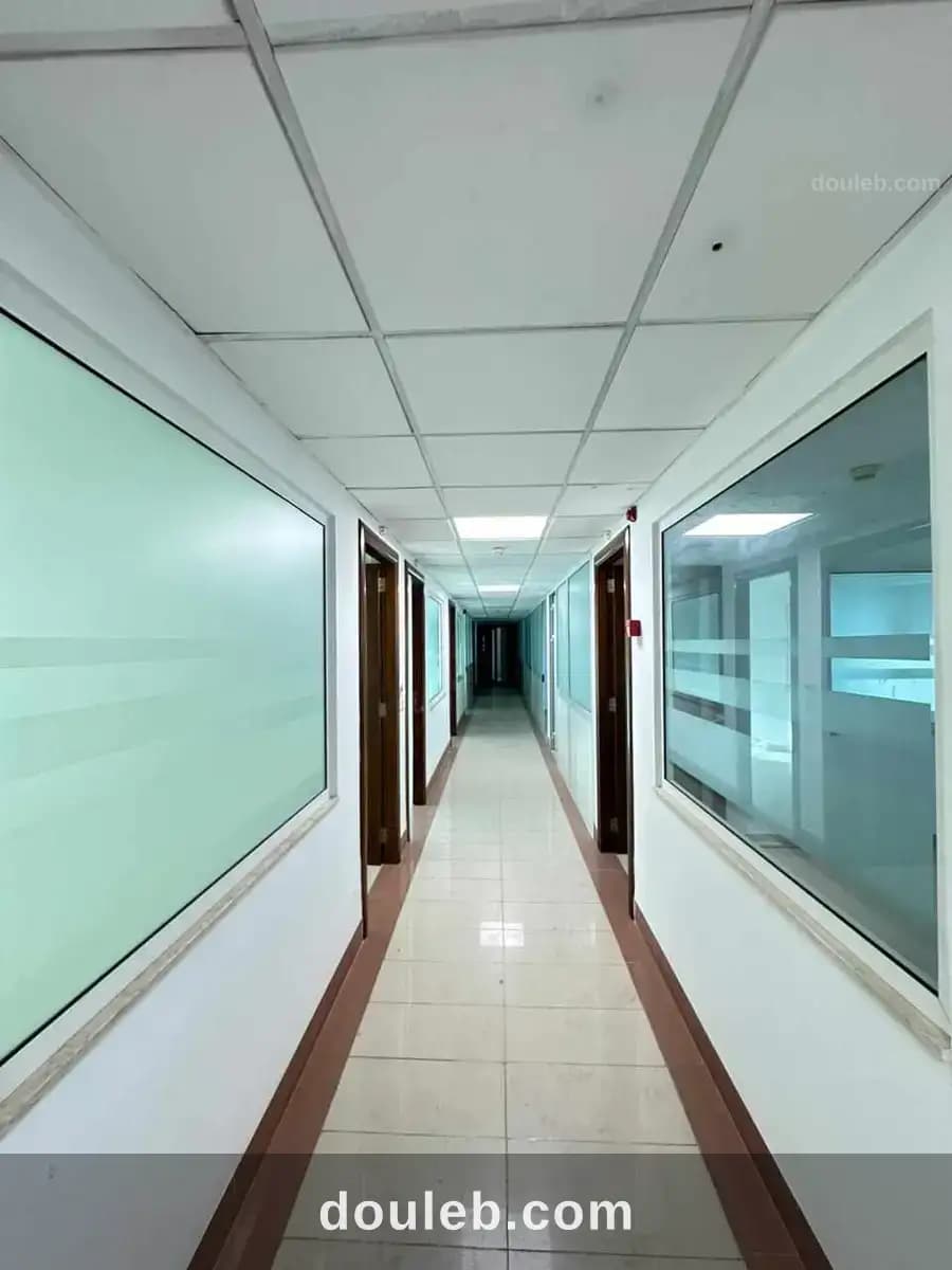 Immeuble 5400 m renové au lac 1 - Miniature 2