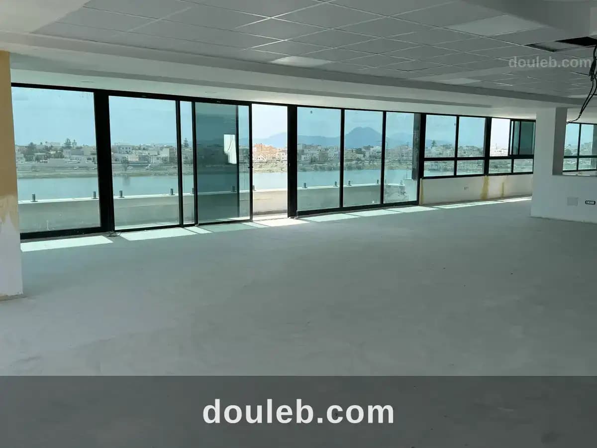 Super immeuble bureautique avec vue au lac 3 kram - Photo 1