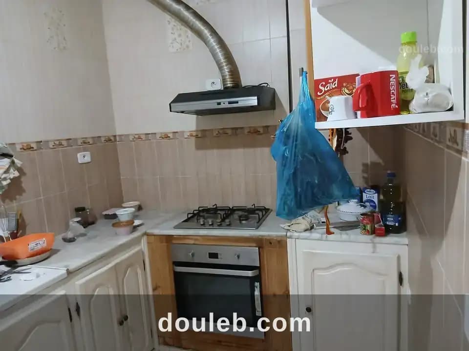 Partage d'un étage meublé - Miniature 4
