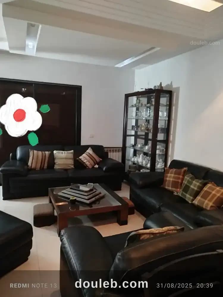 Une maison moderne sise dans le coin - Miniature 3
