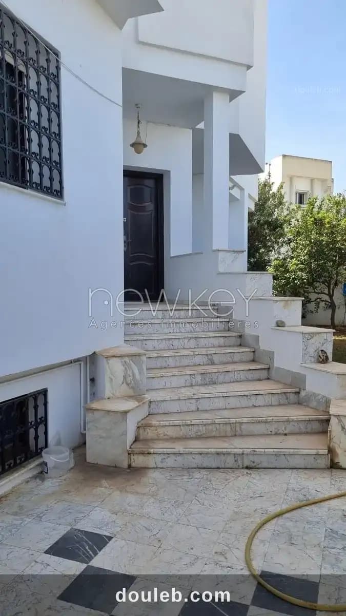 Villa s4 avec jardin à la marsa - Miniature 2