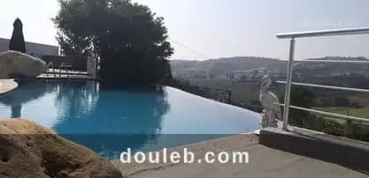 Villa avec piscine - Miniature 3