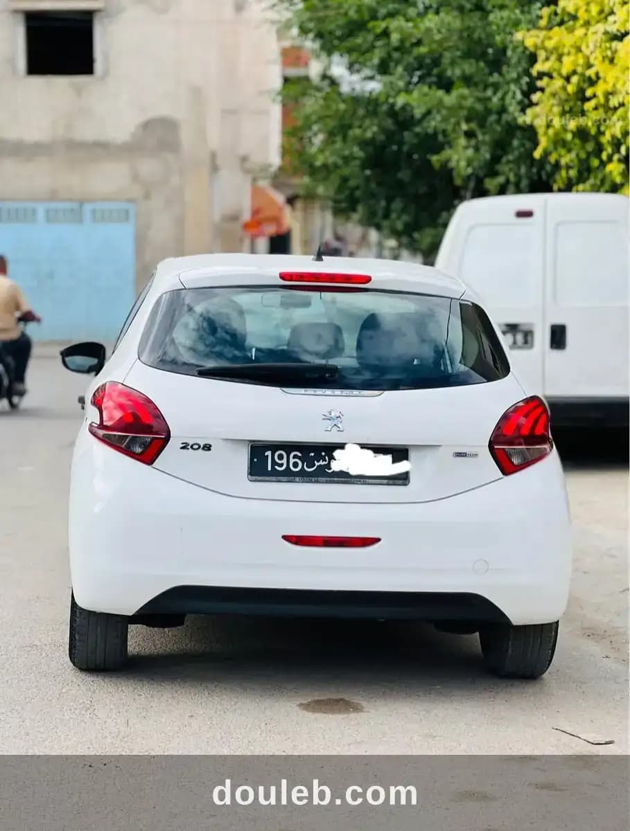 Peugeot 208 - Miniature 2