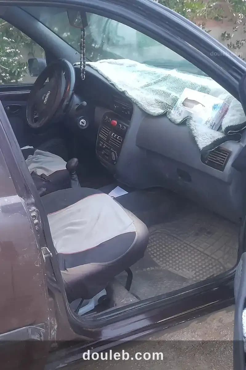 Voiture en bon état - Miniature 3