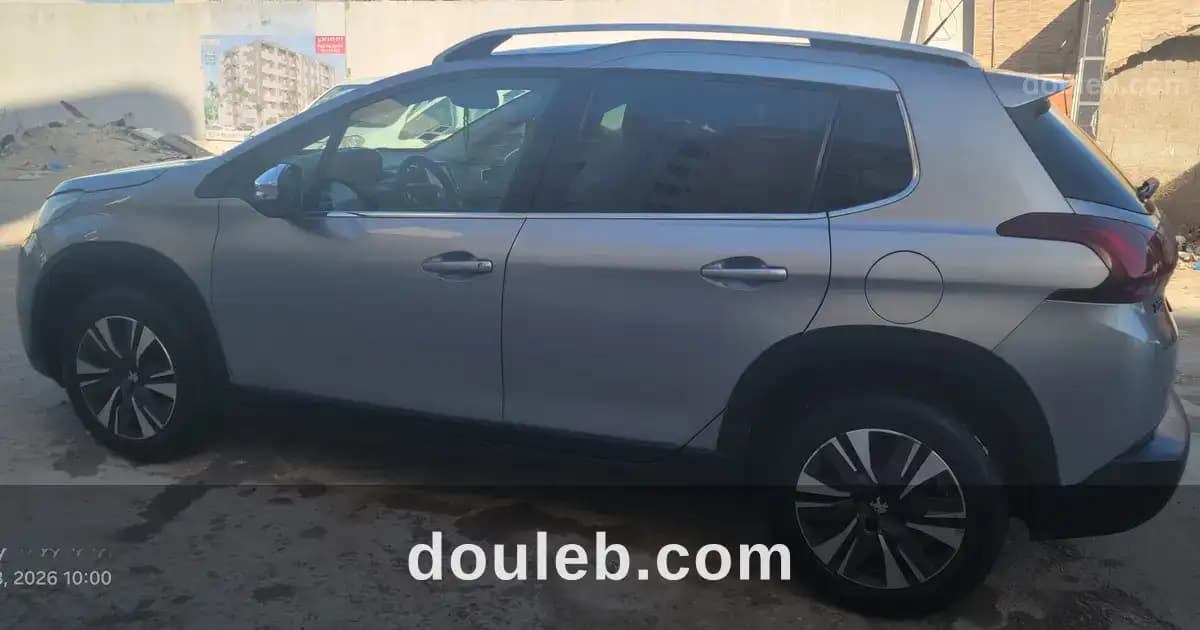 Femme vend peugeot 2008 5cv toit cielo panoramique - Miniature 3