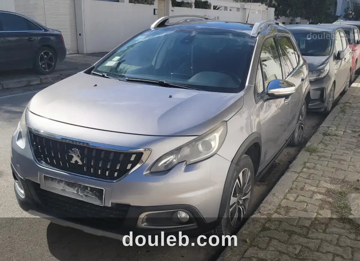 Femme vend peugeot 2008 5cv toit cielo panoramique - Miniature 4