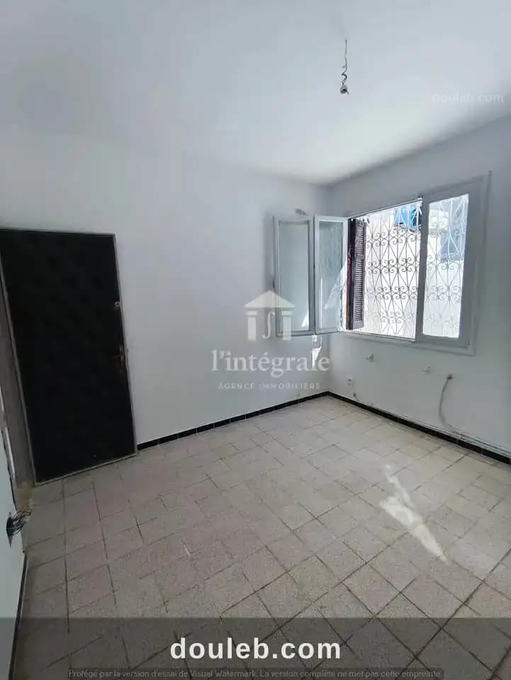 Rez de chaussée d'une villa à usage bureautique - Miniature 2