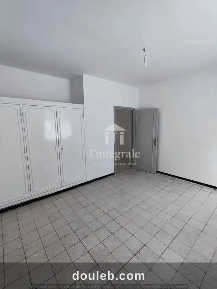 Rez de chaussée d'une villa à usage bureautique - Miniature 4