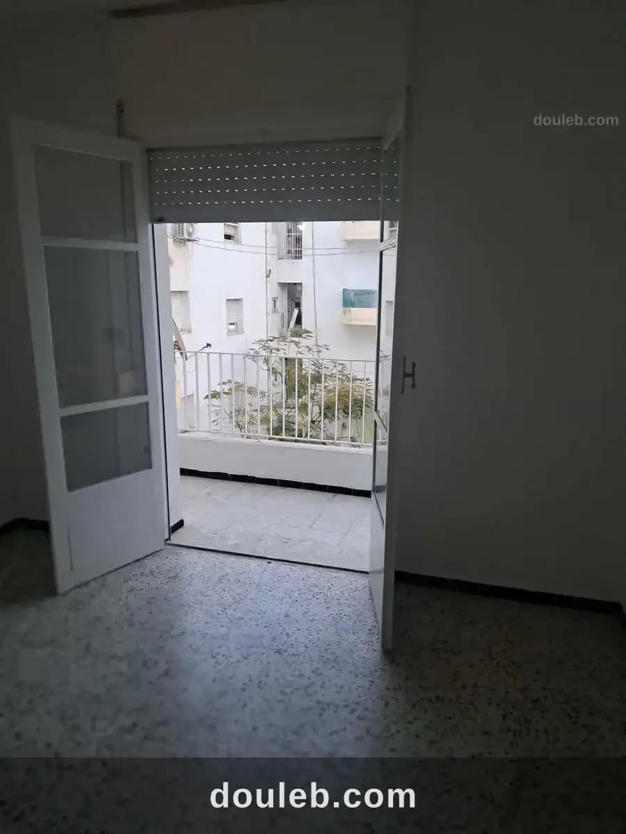 Appartement s3 3éme étage ariana ville - Photo 1