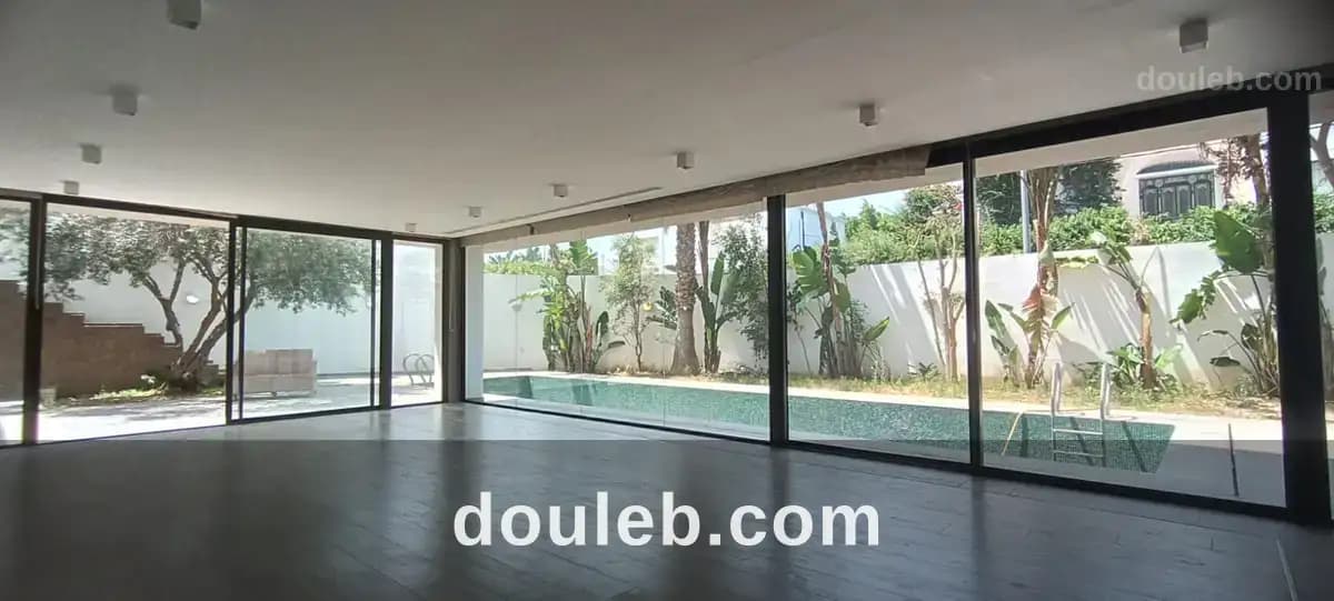 Coquette villa avec une piscine - Miniature 2