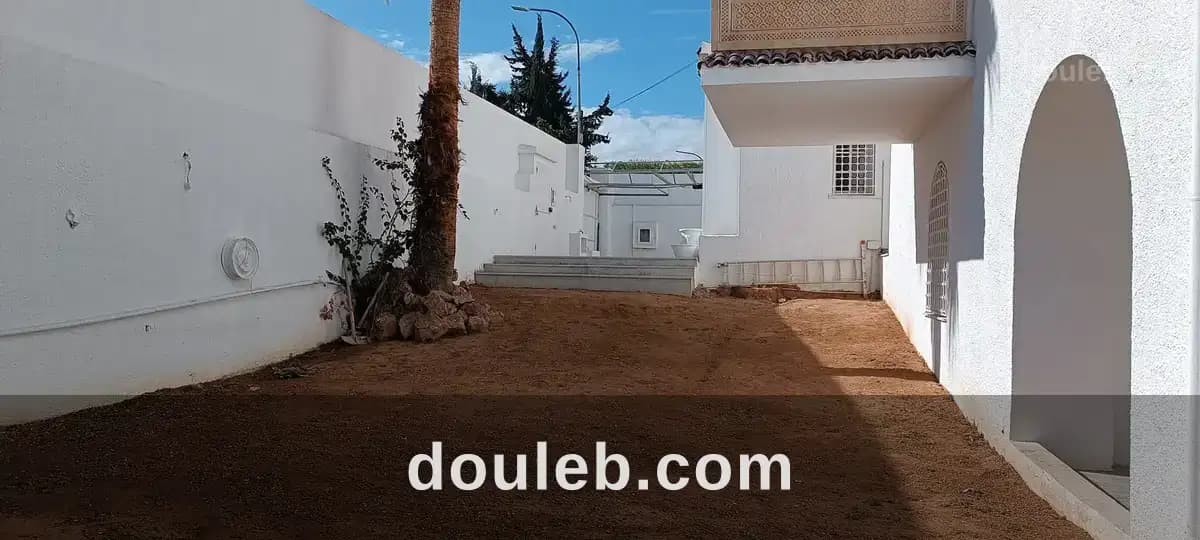 Villa avec un jardin et une piscine au menzah 5 - Miniature 2