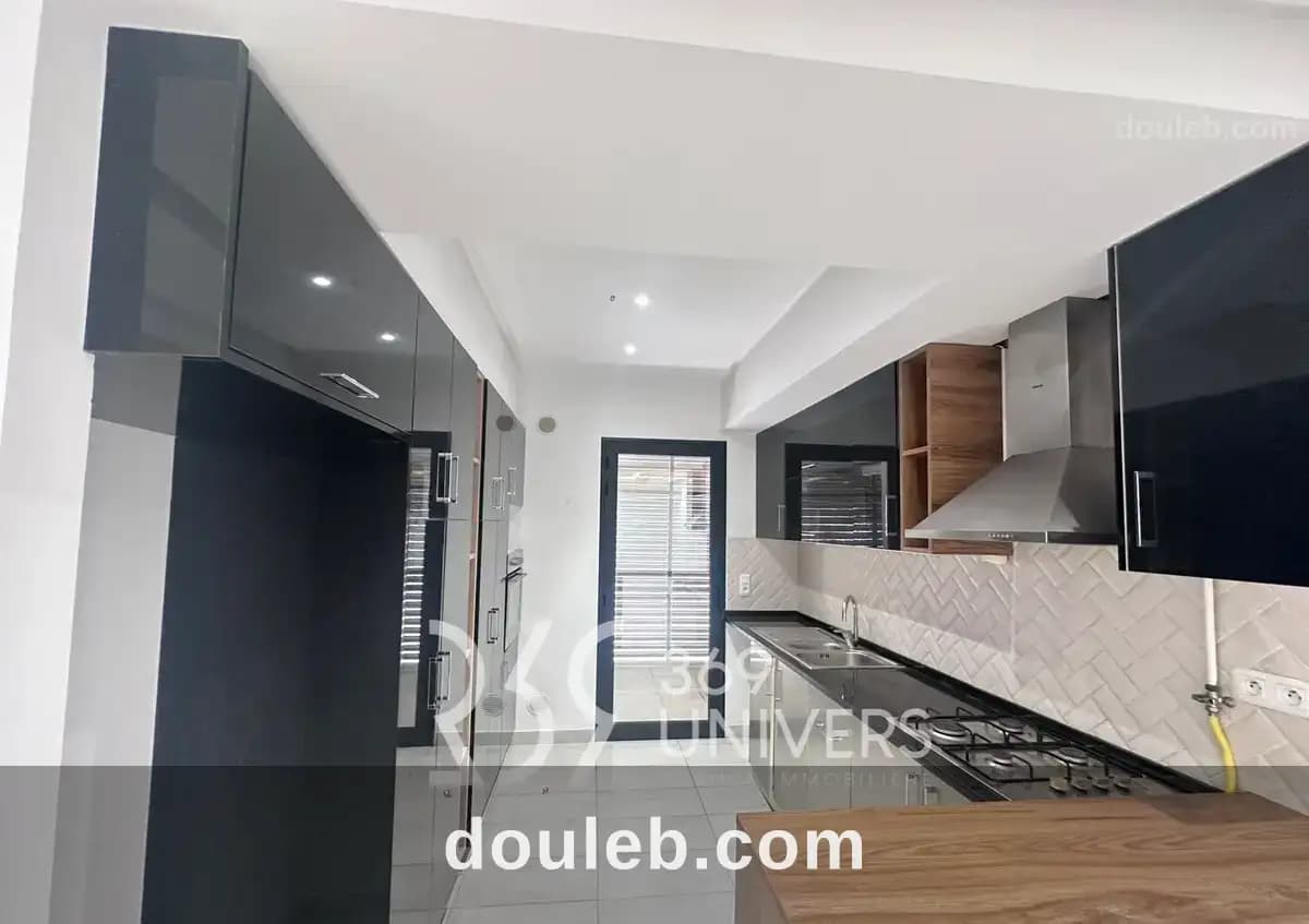 Appartement avec balcon aux jdc ref ra151 - Miniature 2