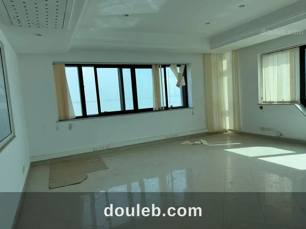 Immeuble 4450 m2 retapé à neuf au berge du lac 1 - Miniature 2